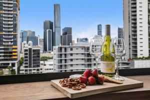 Sunny 1b in heart of South Bris by Custom Bnb Hosting