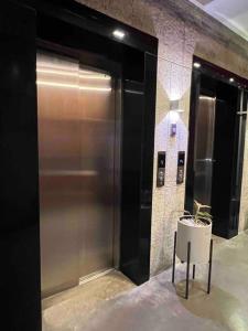 Pura Vida Hub - Iconnia - Cash Only