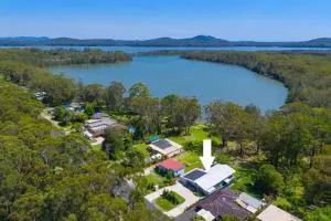 Mirror Bay Apartment - Ellenborough