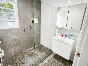 Mirror Bay Apartment