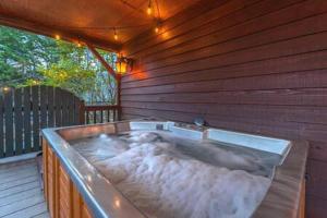 Family FUN-Relax-Mtn View-Game Rm-HotTub