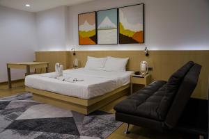 Executive Suite - Newly Renovated (Executive Suite - NEWLY RENOVATED)