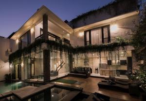 Seminyak Sky-Villa 3-8 BR Brilliant Location between Beach to Shopping