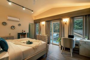 ELIVAAS 6 BHK Farmstay with Pvt Pool & Garden - Esh