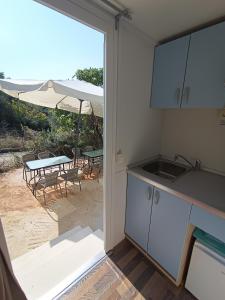 Hillbilly cabin, 2 studios in nature with terrace and parking