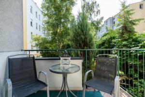 Modern Apartment with Balcony 2 km to Poznan International Fair by Renters