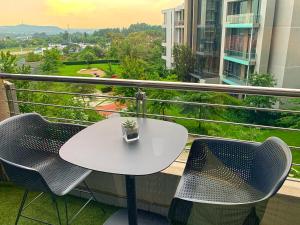 Menlyn Maine Residences - Superior king - Paris apartment