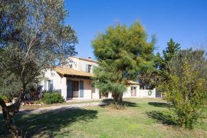 Maisons de vacances Mas Provencal de 120m2 en Camargue, Avec Piscine et Parking inclus, Ideal pour des vacances : photos des chambres