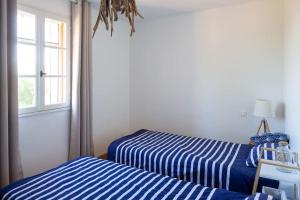 Maisons de vacances Mas Provencal de 120m2 en Camargue, Avec Piscine et Parking inclus, Ideal pour des vacances : photos des chambres