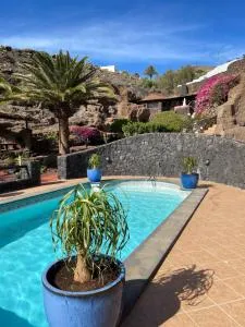 Castillo Lanzarote Villa Bailey - Luxury Villa - Pet friendly with heated Pool - La Asomada