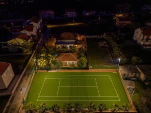 Luxury Villa Agape Palm Beach Tennisplatz
