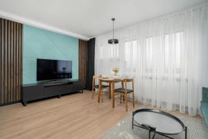 Spacious Apartment in a quiet area of Poznań by Noclegi Renters