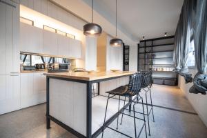 Syntagma square 2 bedrooms 4 pers apartment by MPS