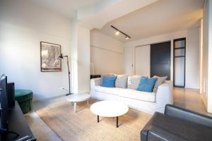 Syntagma square 2 bedrooms 4 pers apartment by MPS