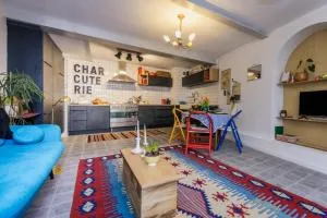 Gîte du Plô, cœur de cité médiévale - 圣提里耶拉佩尔什