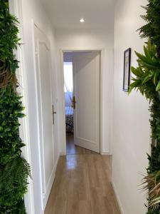 Appartements 3 chambres avec vue degagee au calme proche Paris et aeroport - parking : photos des chambres
