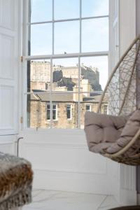 Spacious modern city centre apartment Castle Views