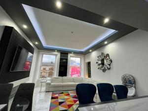 Spacious modern city centre apartment Castle Views