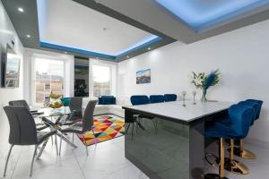 Spacious modern city centre apartment Castle Views