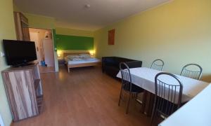 SANDRA Haus KMB Seeappartement am Ossiacher See mit direktem Seezugang und Hallenbad