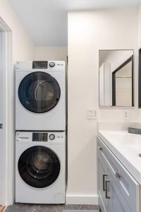 Seattles Gem: Elegant 1BR in Belltown