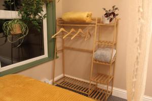 Peacehaven Retreat - Studio 4 minutes from the beach! Pet friendly!