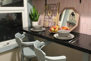 Peacehaven Retreat - Studio 4 minutes from the beach! Pet friendly!