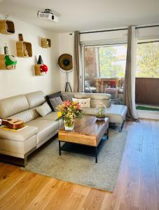 3 Subway, 15 Center, AC, Parking, Calm, Balcony