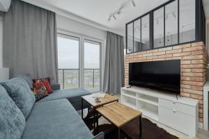 River View Studio with Balcony & FREE GARAGE Wrocław by Renters