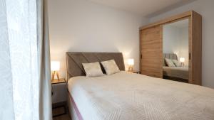 Poniwiec, Sun & Snow