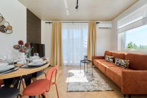 Fresh & Stylish Apartments in Poznań with Parking & Balcony by Renters