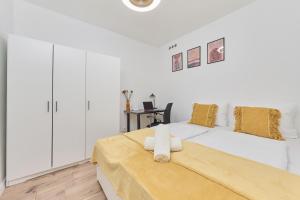 Elegant Apartment for 6 Guests only 1 km from Wrocław Main Square by Renters