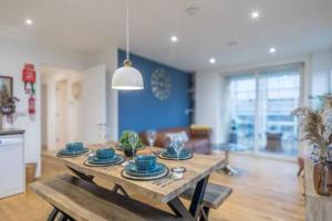 Luxe Cambridge Station Flat with Terrace