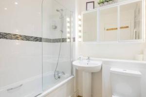 Luxe Cambridge Station Flat with Terrace