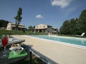 Apartment with Pool View