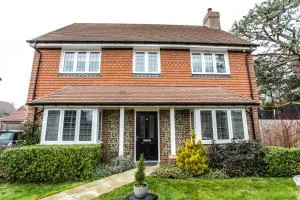 Pine Trees - 4 bed home in The Witterings - Birdham
