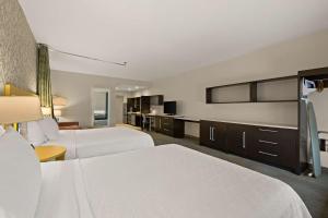 Queen Studio with Two Queen Beds - Non-Smoking room in Home2 Suites By Hilton Baytown Texas