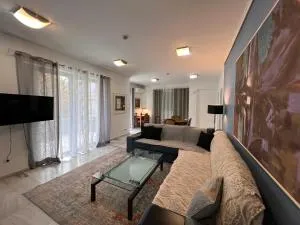 Blue Spacious Flat wt Parking nr Marousi Hospitals, by PromosHomes - Khalándrion