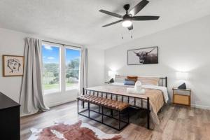 Starlight Horizon Cabin J - Pet-Friendly Texas Hill Country Cabin Near Canyon Lake - Pool, Stargazing & Group Getaways - Sleeps 8