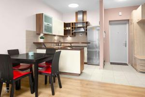 Apartment with cozy balcony by URBAN RENT