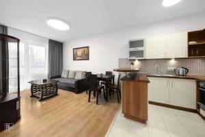 Apartment with cozy balcony by URBAN RENT