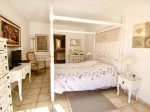 Villas Modern Villa in Villars with Sauna : photos des chambres