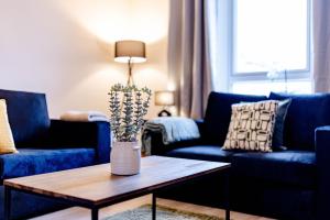 Welcoming Home in Johnstone, Near Glasgow Airport - Bonnie Lodgings