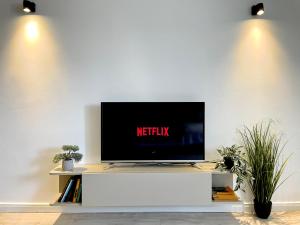 Ultracentral modern city view apartment