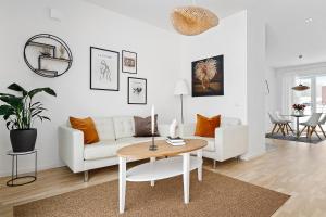 Luxurious newly built villa with patio and private parking