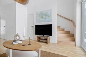 Luxurious newly built villa with patio and private parking