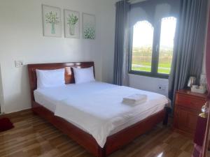 Phòng có giường cỡ King nhìn ra cảnh núi non (King Room with Mountain View)