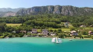 Le Coin des Cygnes et le Nid du Lac, 2 appartements au bord du lac d'Annecy avec plage privée - Angon
