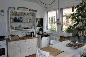 Ruhiges, helles Altbauzimmer im Stadtzentrum Privatunterkunft