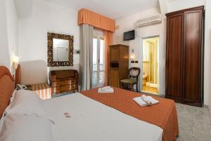 Double or Twin Room with Side Sea View room in Hotel Dea